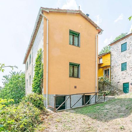Stunning Home In Longoio With Kitchen Monti di Villa Exterior foto